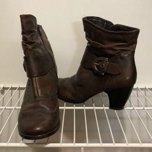 Brown leather 5th Avenue boots
